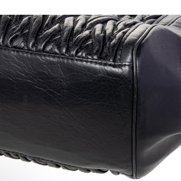 🔥SOLD🔥🔥COACH CARRIE Leather Handbag🔥 - Picture 4 of 10